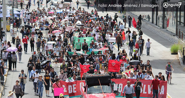 A 50 años del 2 de Octubre, vándalos empañan marcha estudiantil en Puebla