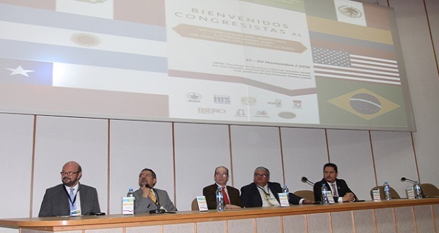 Discuten en BUAP la transformación del sistema jurídico