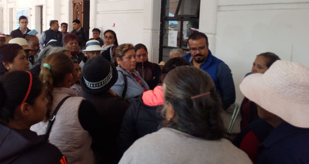 Acusan que DIF de Ocoyucan no entrega apoyos a adultos mayores