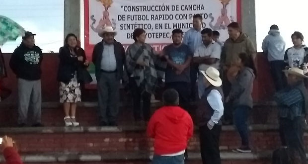 Inicia construcción de cancha de futbol en San Vicente Coyotepec