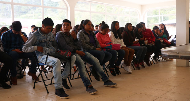 En Huauchinango, Antorcha impulsa a bachilleres a estudiar periodismo