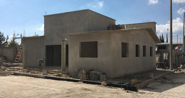 Construcción de Unidad Médica en Tepexi de Rodríguez lleva el 70%