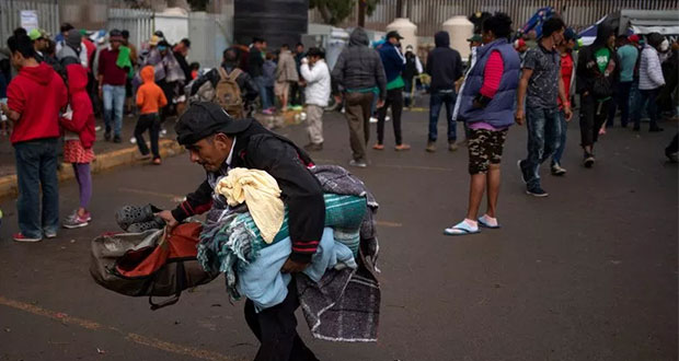 En Tijuana, reubican a migrantes; siguen intentando saltar a EU