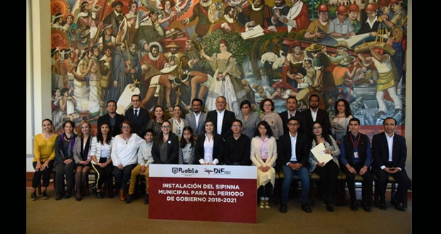 Rivera toma protesta a los integrantes del Sipinna para 2018-2021