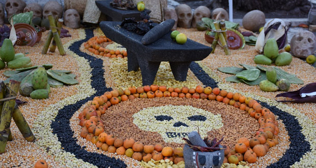 Antorcha preserva tradiciones con concurso de ofrendas en Atlixco