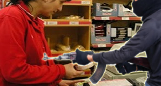 Captan a dos sujetos armados asaltando una tienda en Amozoc