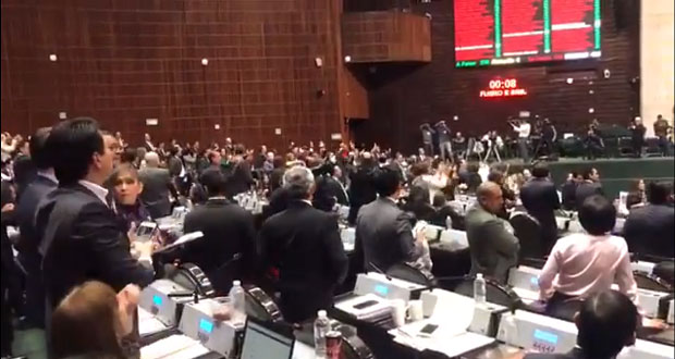 Diputados de PAN, PRI y MC frenan eliminación de fuero a presidente