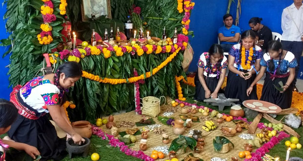Antorcha realiza primer concurso de ofrendas en Chiconcuautla