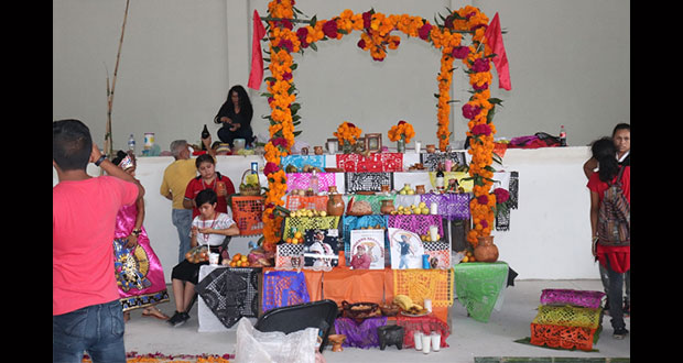 Antorcha realiza segundo concurso de ofrendas en Huauchinango