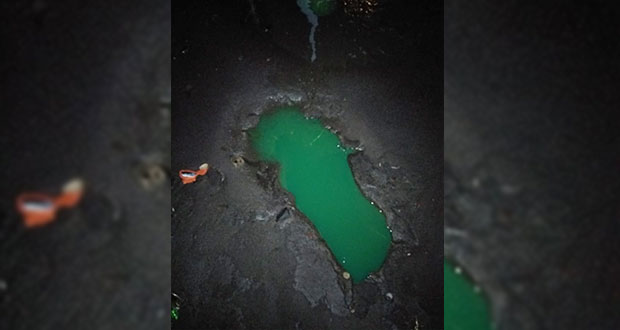 Vecinos aprovechan fuga de combustible de Pemex en Texmelucan