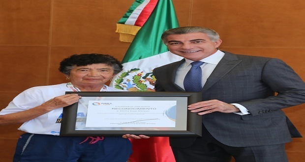 Gali da reconocimiento a maratonista poblana por larga trayectoria