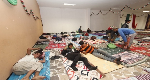 Más de mil migrantes pasan la noche en albergues de Puebla; llegarían 3 mil