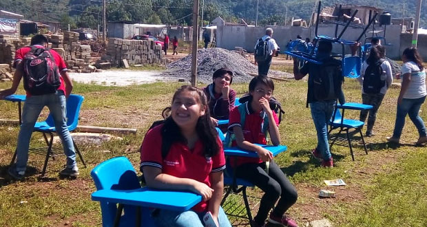 Antorcha gestiona mobiliario para bachillerato de Huauchinango