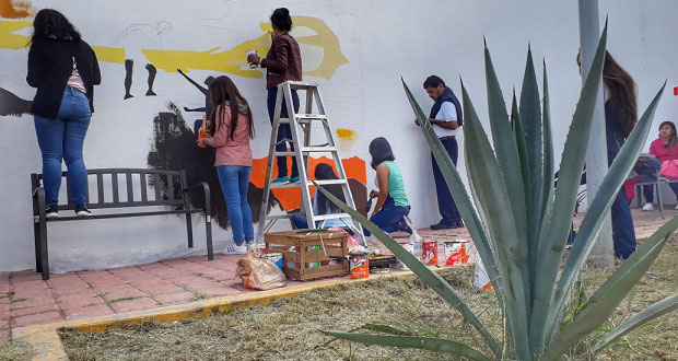 En Tehuacán, mujeres violentadas plasman experiencia en mural