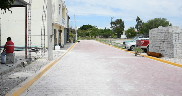 Habitantes reconocen obras en beneficio de colonias de Huatlatlauca
