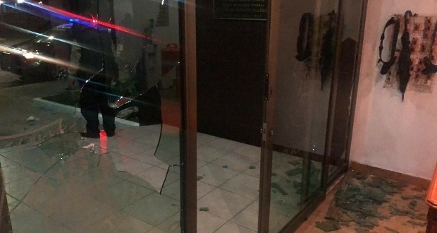 Vandalizan oficinas del sindicato del ayuntamiento y amenazan a Gonzalo Juárez
