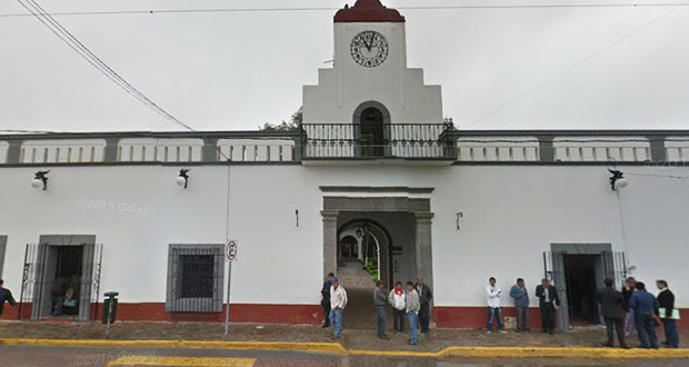 Exalcalde de Tecali protagoniza pelea callejera con ciudadano