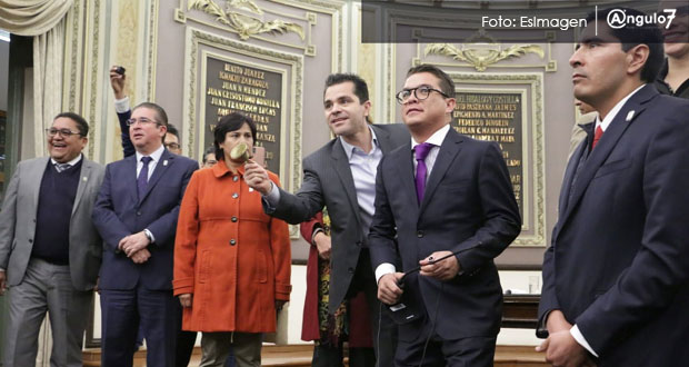 Morena y PAN piden diálogo tras pleito en Congreso