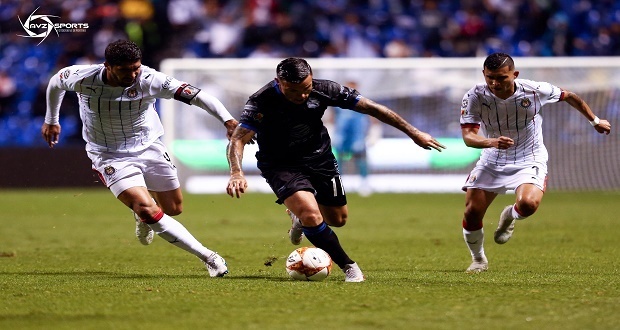 Puebla complica su pase a la liguilla tras empatar ante Chivas