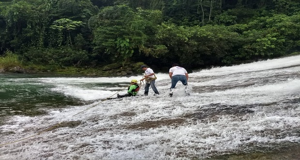 Tras 3 días de búsqueda, localizan a menor arrastrado por río en Cuetzalan