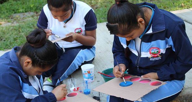 Impulsan taller de pintura y serigrafía en escuela de Huitzilan