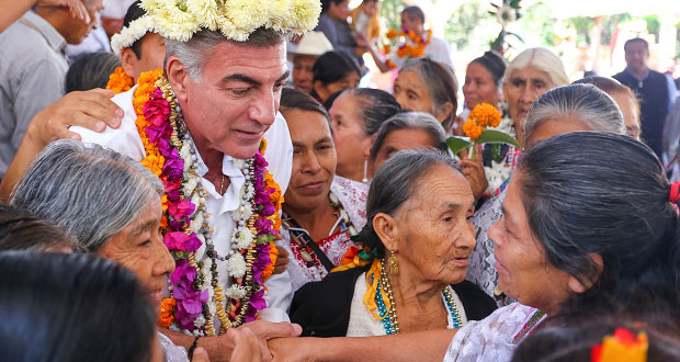 Visitar corredor de ofrendas para conservar tradición: Gali