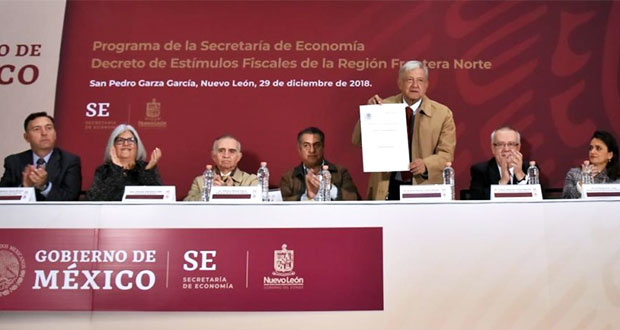 AMLO firma decreto para subir salario y bajar IVA en frontera norte