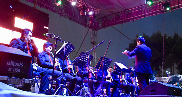 Banda sinfónica da concierto en festival La Conchita de Atlixco