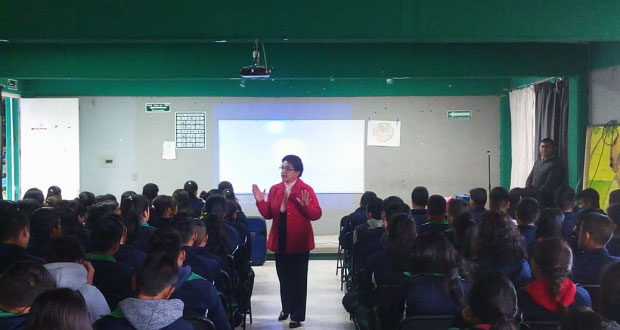 DIF de Ixcaquixtla da pláticas de orientación a estudiantes