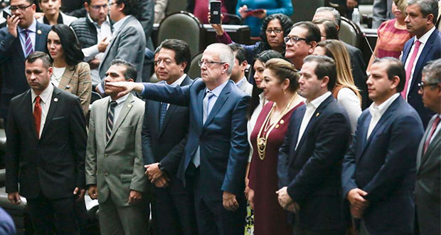 Diputados toman protesta a Carlos Urzúa como secretario de Hacienda
