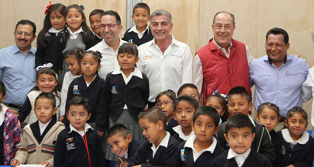 Gali inaugura reconstrucción de dos escuelas en Santa Isabel Cholula