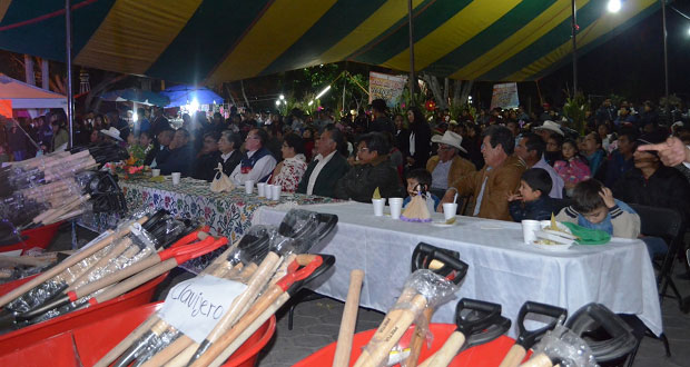 En Ixcaquixtla, Antorcha y productores celebran “La Noche del Maíz”