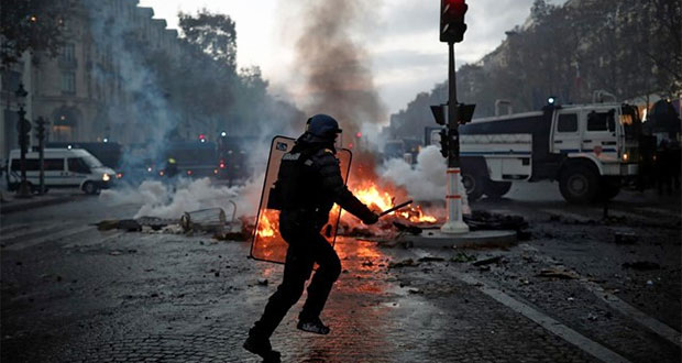 Protestas contra precio de gasolina en París dejan 133 heridos