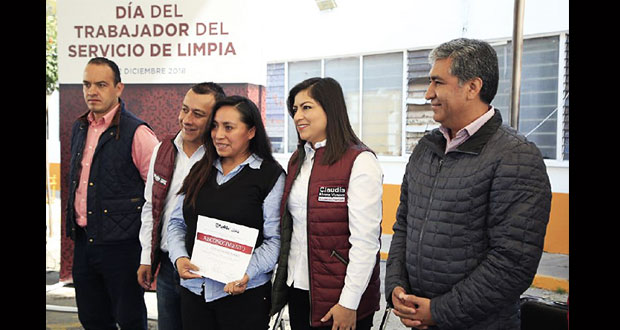 Rivera celebra a los trabajadores del servicio de limpia en su día