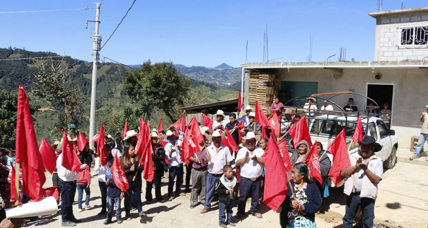 Inauguran ampliación eléctrica en sección tercera de Coyomeapan