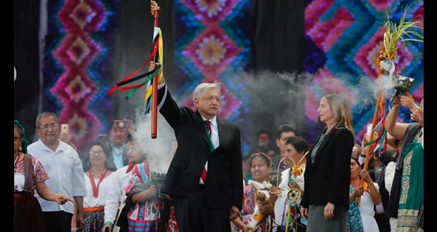 AMLO, 1er presidente en recibir bastón de mando de pueblos indígenas