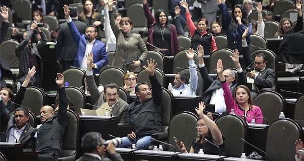 Entre protestas, aprueban Ley de la Fiscalía General de la República