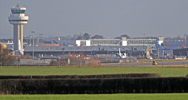 Por 2º día, aeropuerto de Londres cierra ante presencia de drones