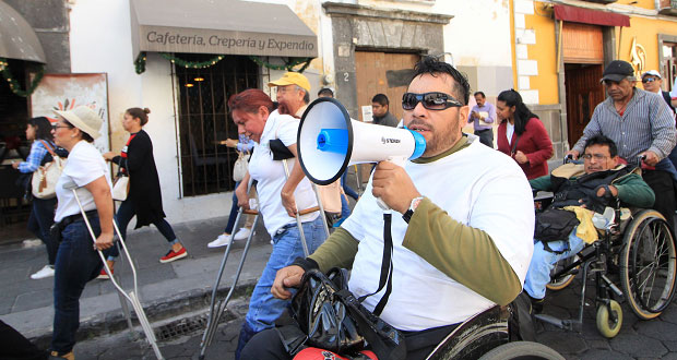 Marchan y piden resolver necesidades de personas con discapacidad