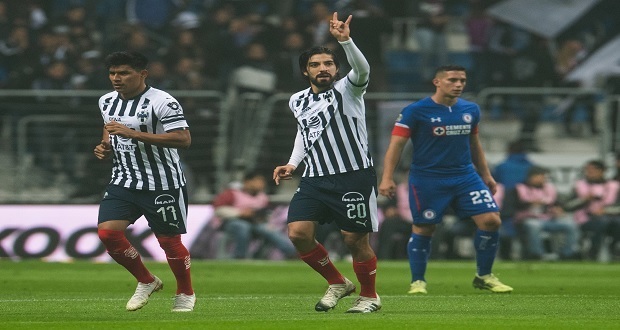 Monterrey pone a temblar al líder Cruz Azul tras vencerlo 1-0