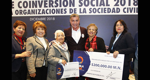 Gali entrega 10.3 mdp para actividades de organizaciones sociales