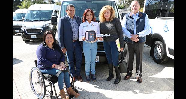 DIF entrega 14 unidades para trasladar a personas con discapacidad