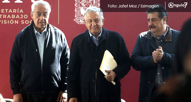 AMLO visita Puebla y anuncia que pedirá a PGR vigilar elección a gobernador