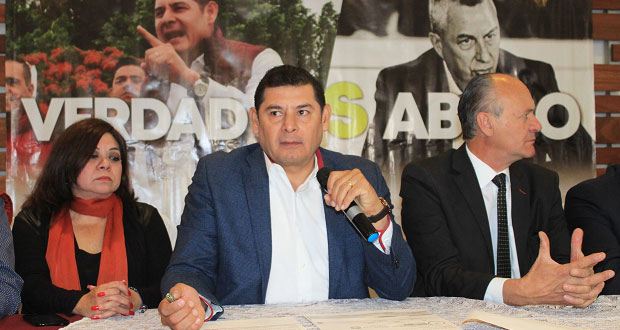 Armenta denunciará a FGE por daño moral tras señalarlo de fraude