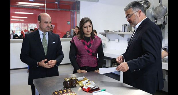 Ayuntamiento e Ibero de Puebla impulsan programa “Yo Compro Poblano”