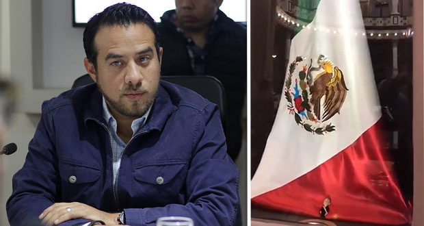 Critican colocación de figura de AMLO junto a bandera del Congreso