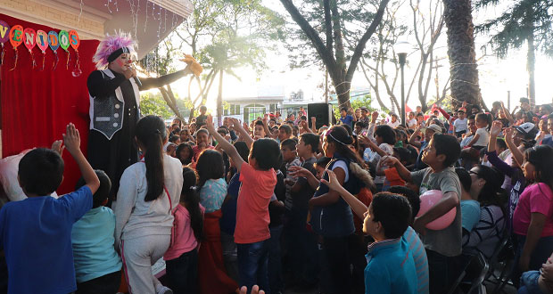 Alcaldesa antorchista de Tepexi festeja con niños el Día de Reyes