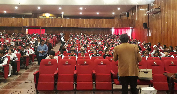 Antorcha promueve proyección de cine educativo en Tecomatlán