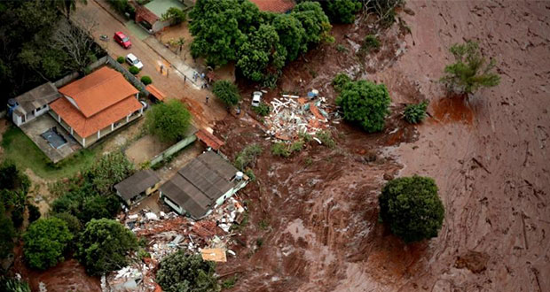 Por colapso de presa en Brasil, suman 58 muertos y 305 desaparecidos