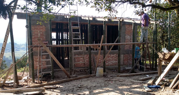 Inicia construcción de aulas para un bachillerato en Ayotoxco